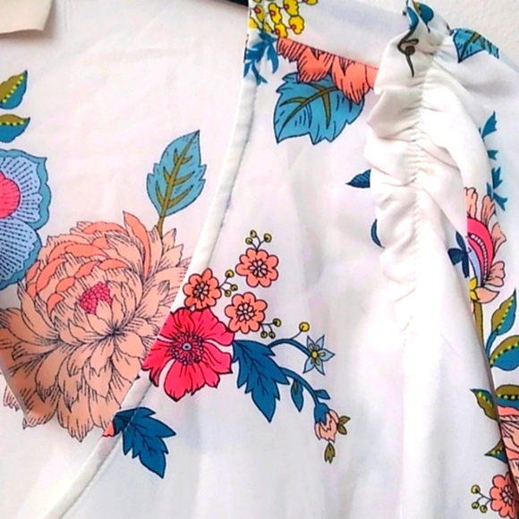 LOFT Floral V-neck Puff Sleeve Blouse, XS, NWT - Picture 3 of 8
